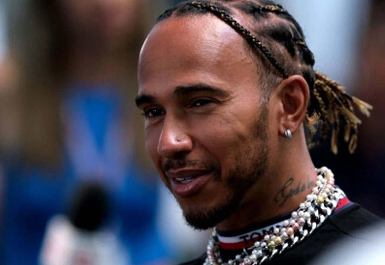 Hamilton u problemima zbog piercinga u nosu