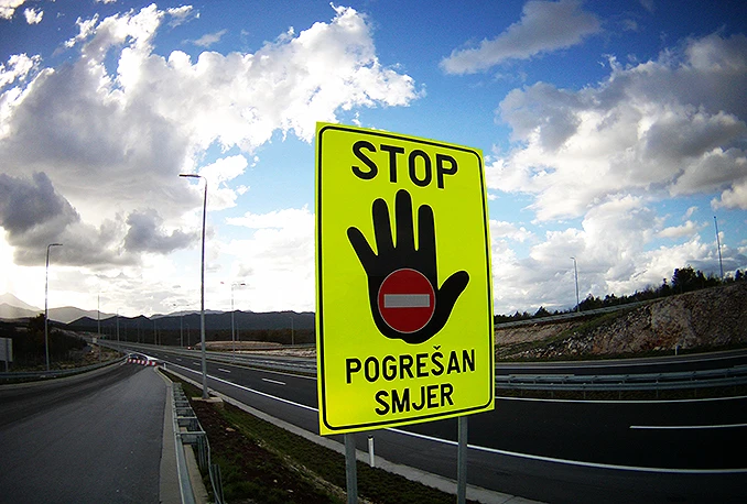 Čapljina: Vozio u pogrešnom smjeru, udario pješaka i pobjegao