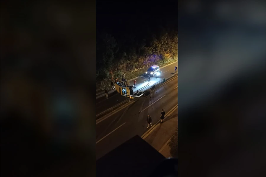 Mostar: Prevrnuo se policijski kombi