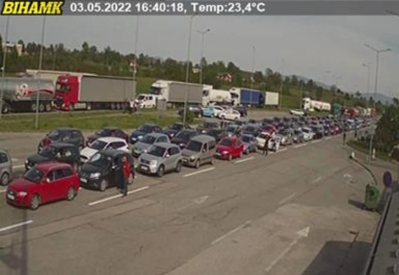 Nastavljaju se gužve na graničnim prijelazima 