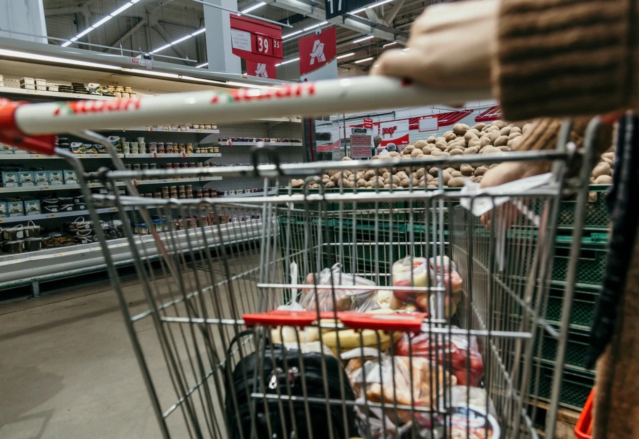 Cijene i dalje divljaju, a građani kupuju manje količine hrane