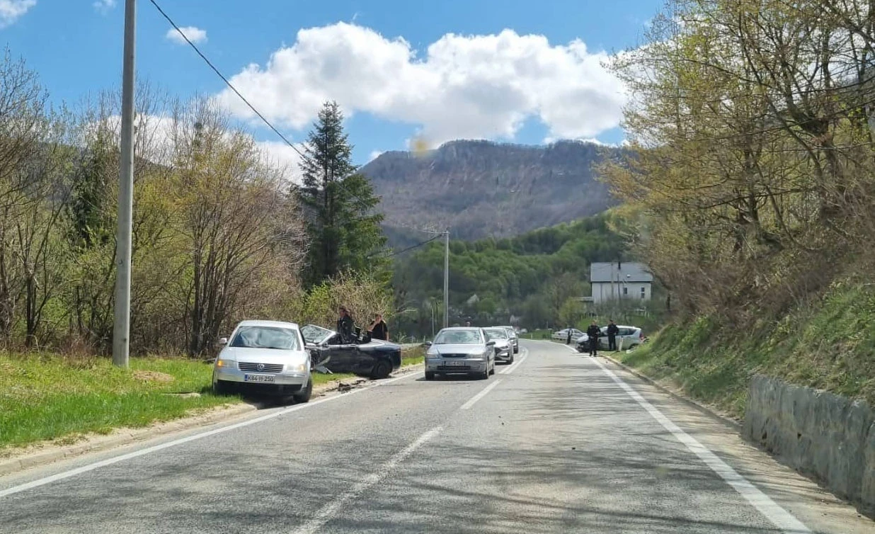 Teža prometna nesreća na Bradini: Četiri osobe ozlijeđene
