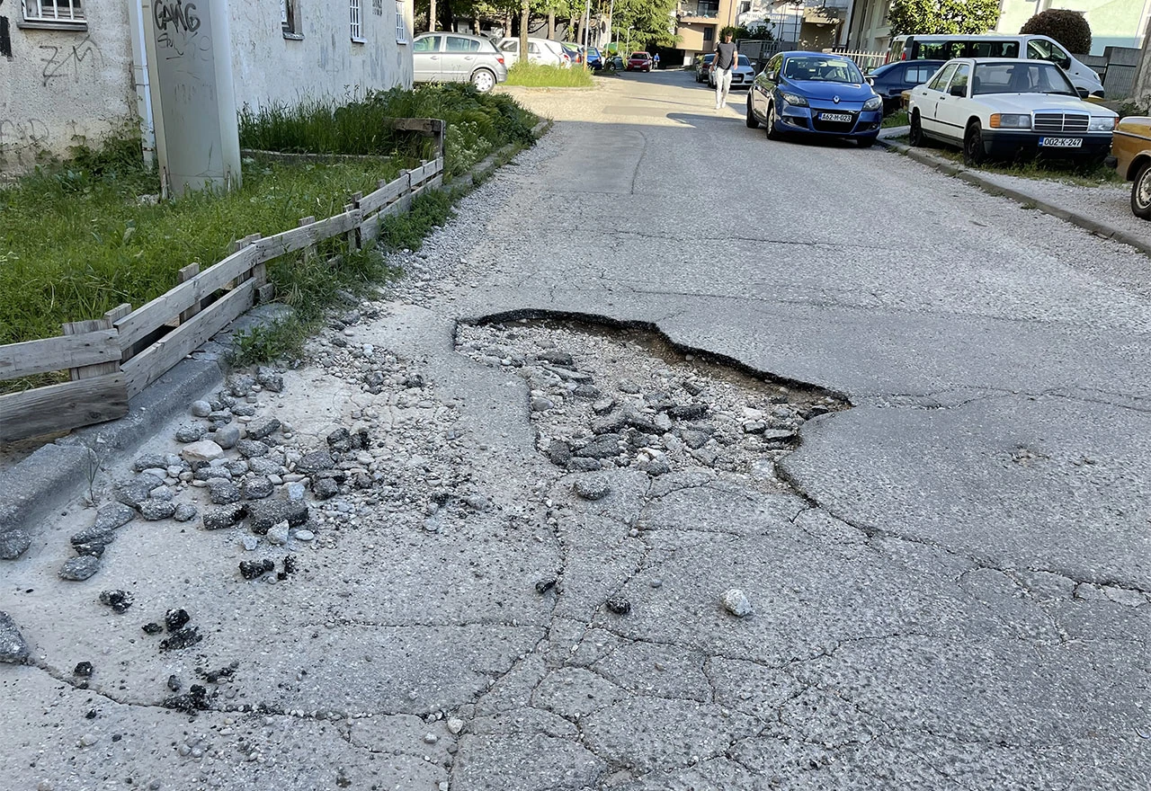 Rupa na putu, oprezno Dubrovačkom