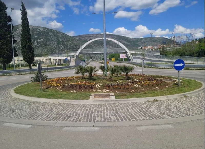 U Mostaru započela proljetna sadnja cvijeća