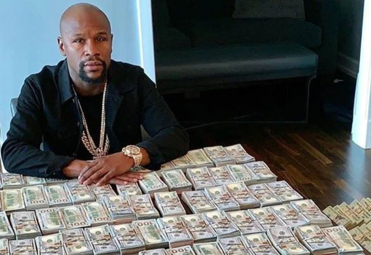 Floyd Mayweather boksuje na krovu zgrade 