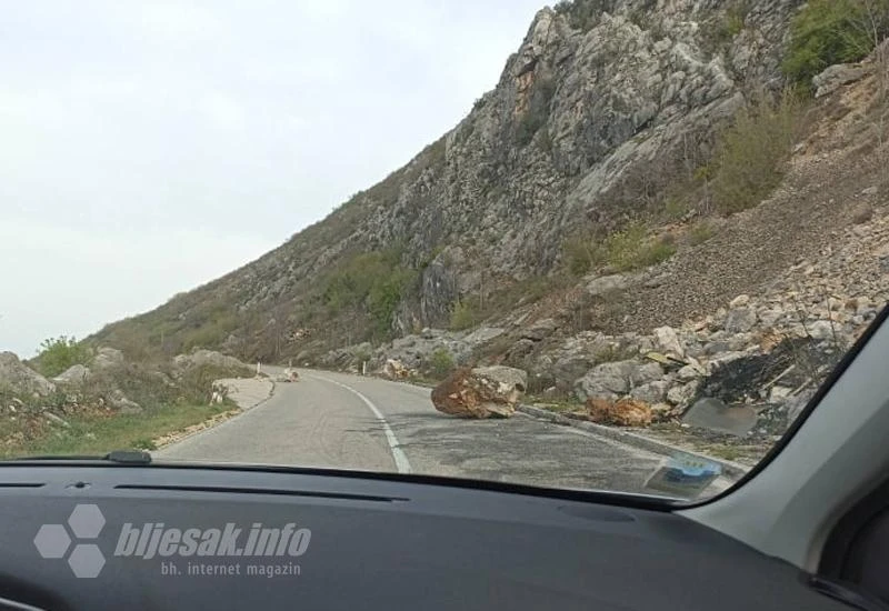Potres pokrenuo odrone: Na cesti Stolac-Bileća velike kamene gromade