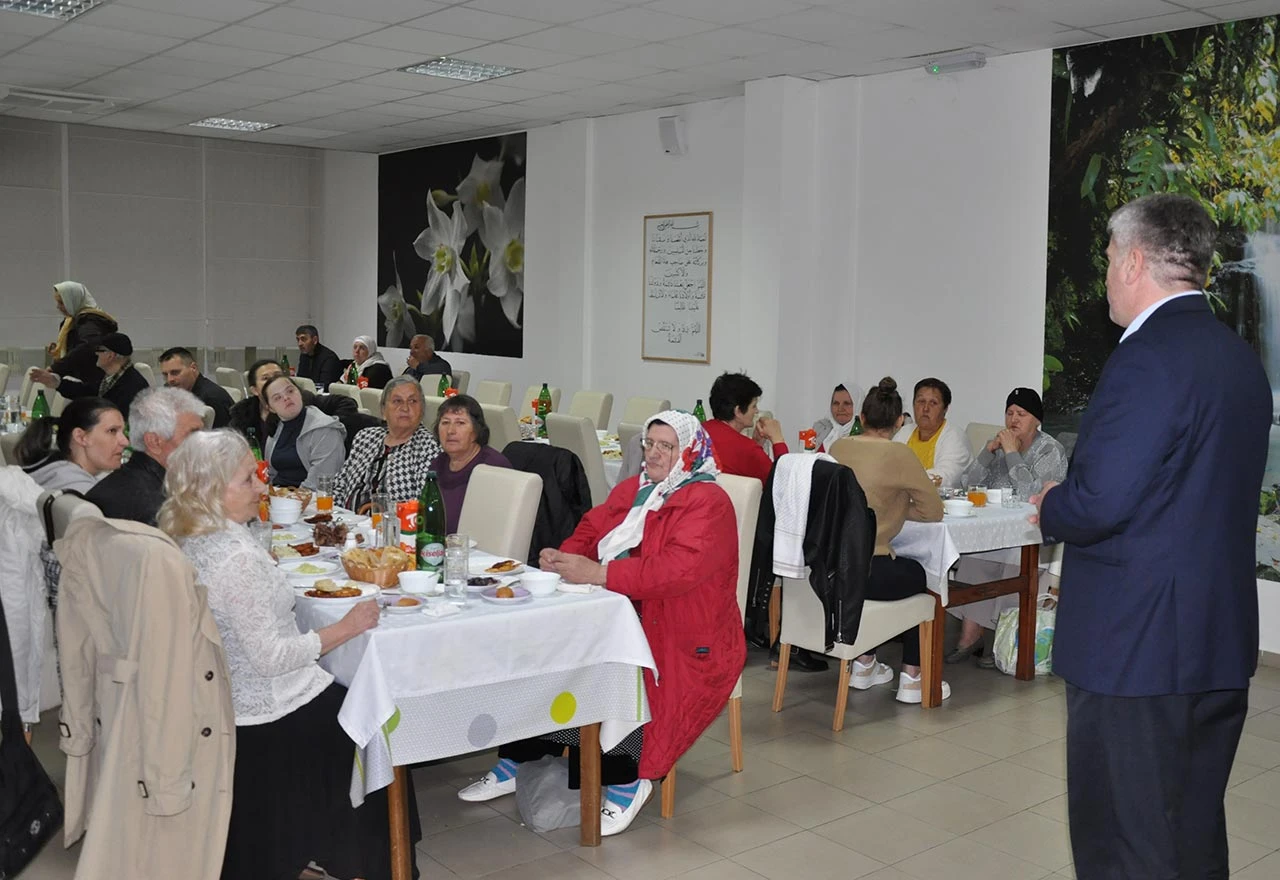 Iftarom i prehrambenim paketima obradovana najosjetljivija kategorija našeg društva