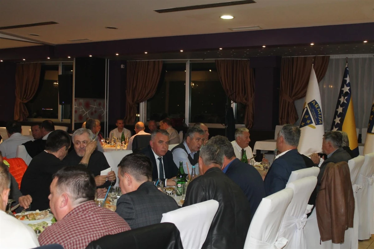 Mostar: Špago na velikom iftaru s ratnim zapovjednicima Armije