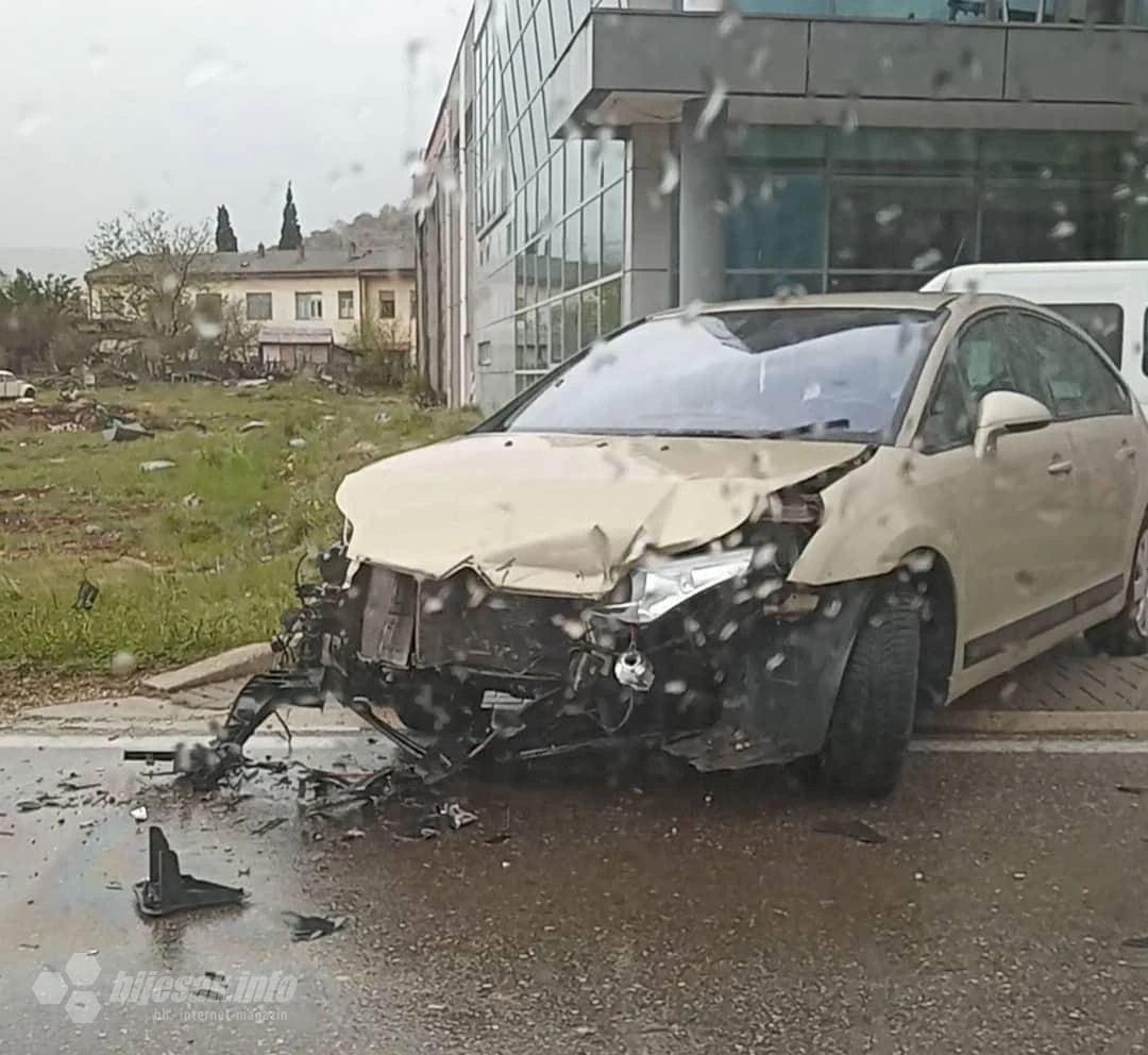 Mostar: Prometna nesreća na cesti Put za Aluminij