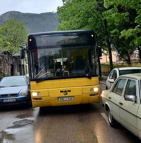 Mostar: Zbog neodgovornih pojedinaca autobus nije mogao proći, pozvana i policija