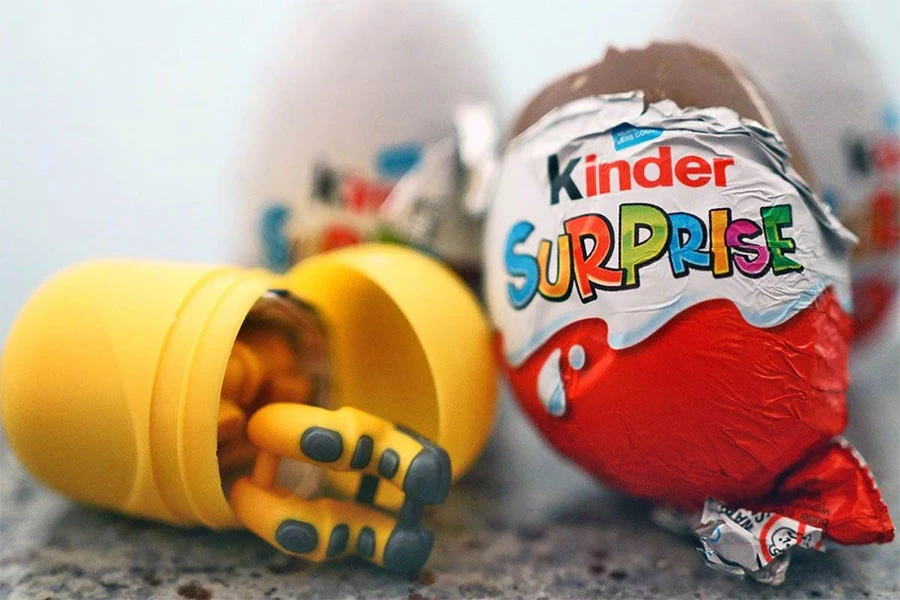 Zašto su neke zemlje zabranile Kinder jaje, a neke Skittles i M&M's bombone?