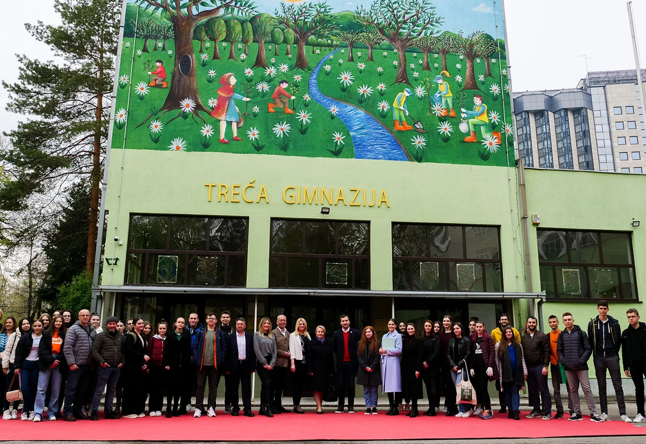 Mural Čarobna šuma za kraj Let's Do It kampanje 'Šta ima? Šta se sadi?'
