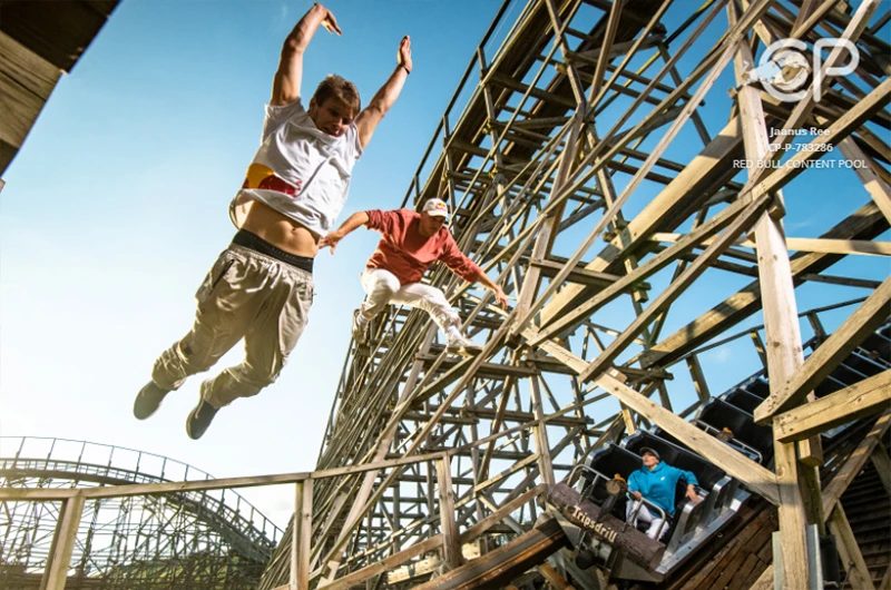 Jason Paul izvodio akrobacije na divovskom drvenom rollercoasteru