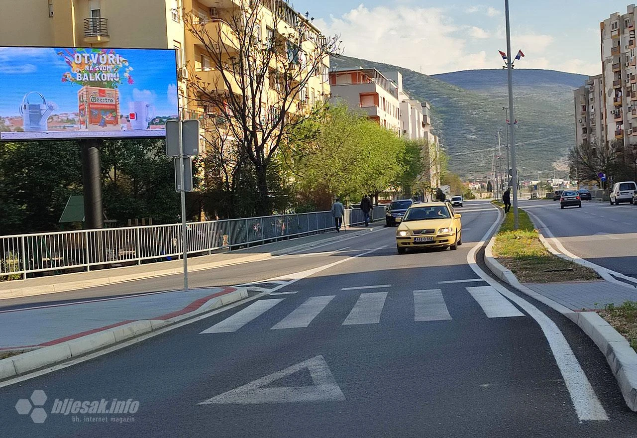 Mostar: Palicama oštetili kombi na vrhu Avenije