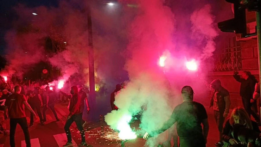 Prosvjedi potpore Rusiji, bačene dimne bombe ispred Predsjedništva Srbije