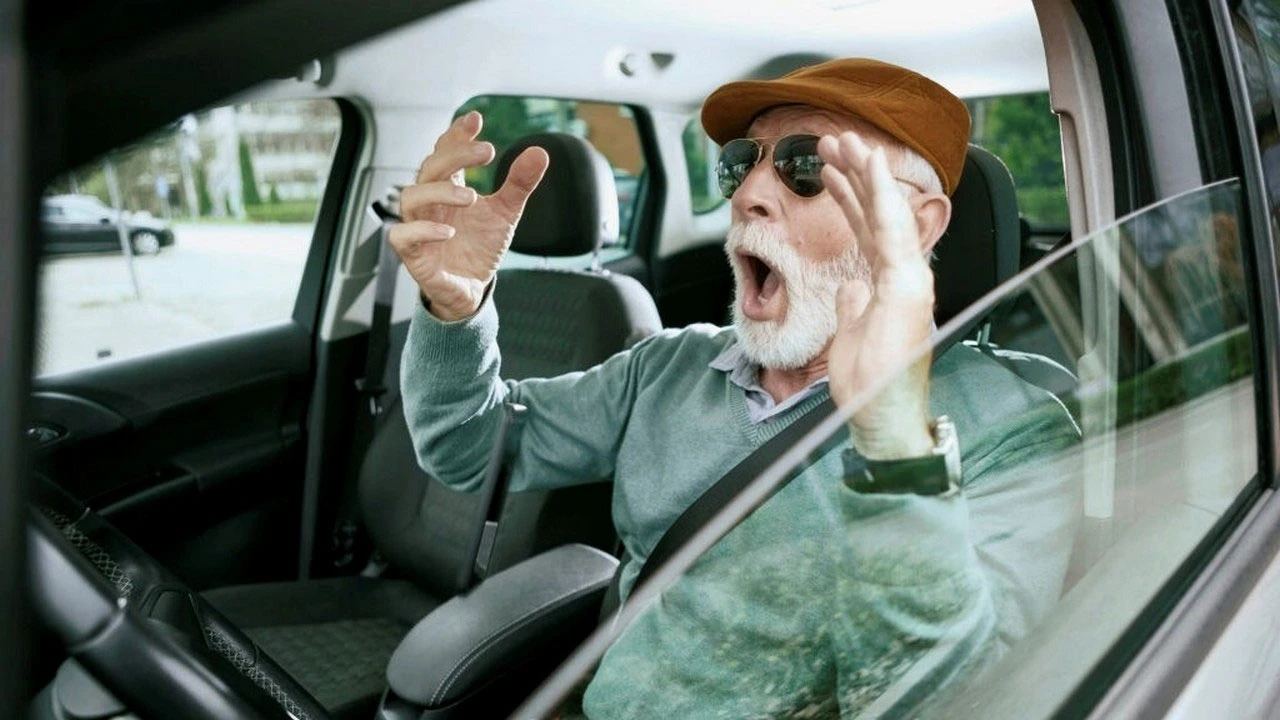 91-godišnjak oduzeo prednost 98-godišnjaku, nastradao i auto 76-godišnjaka