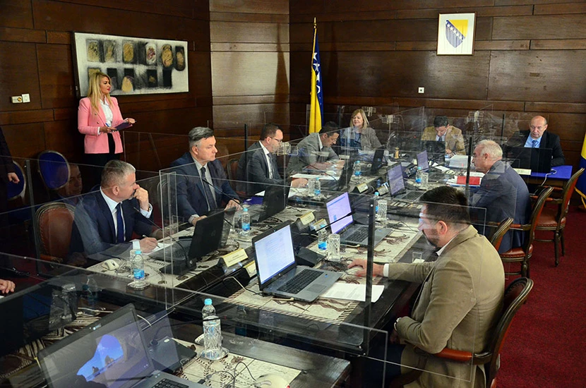 Vlada usklađuje policijske plaće