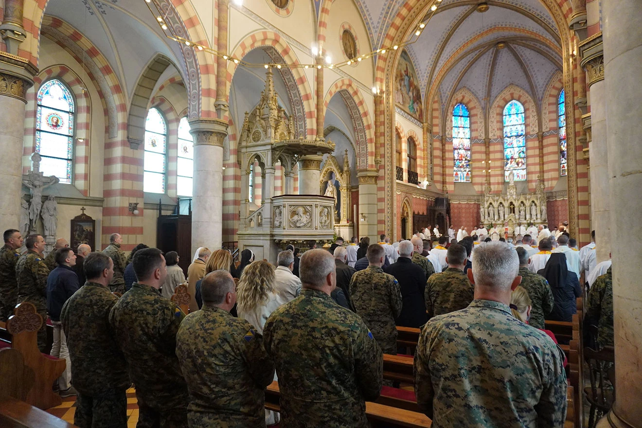 Nadbiskup Vukšić predvodio Misu posvete ulja u sarajevskoj katedrali