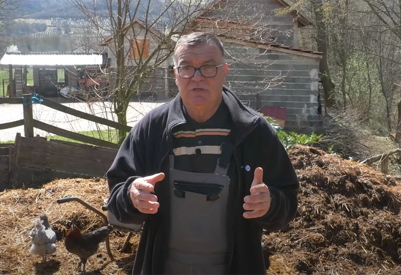 Bivši ministar odbio nov traktor za kokoš koja nosi tvrda jaja