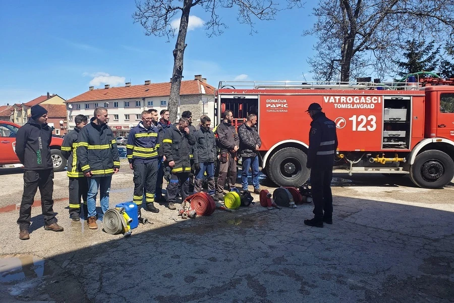 Hercegbosanska županija dobila 22 obučena dobrovoljna vatrogasca