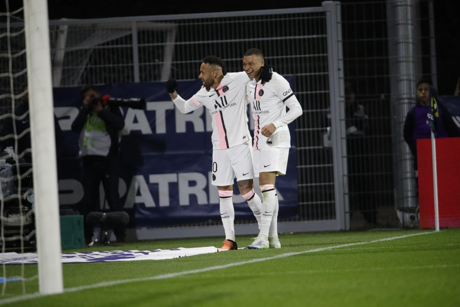 Neymar i Mbappe zabili po tri gola u slavlju PSG-a