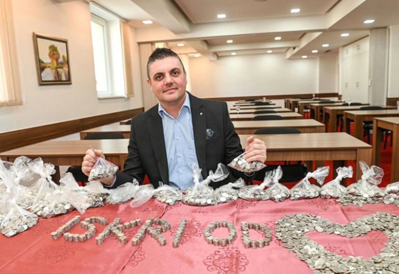 VIDEO | Konobar udruženju za oboljelu djecu donirao 20.000 kovanica