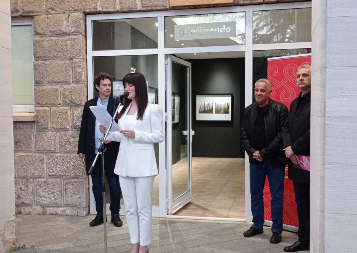 Prva samostalna izložba fotografija Dragana Tomića - Kroz objektiv