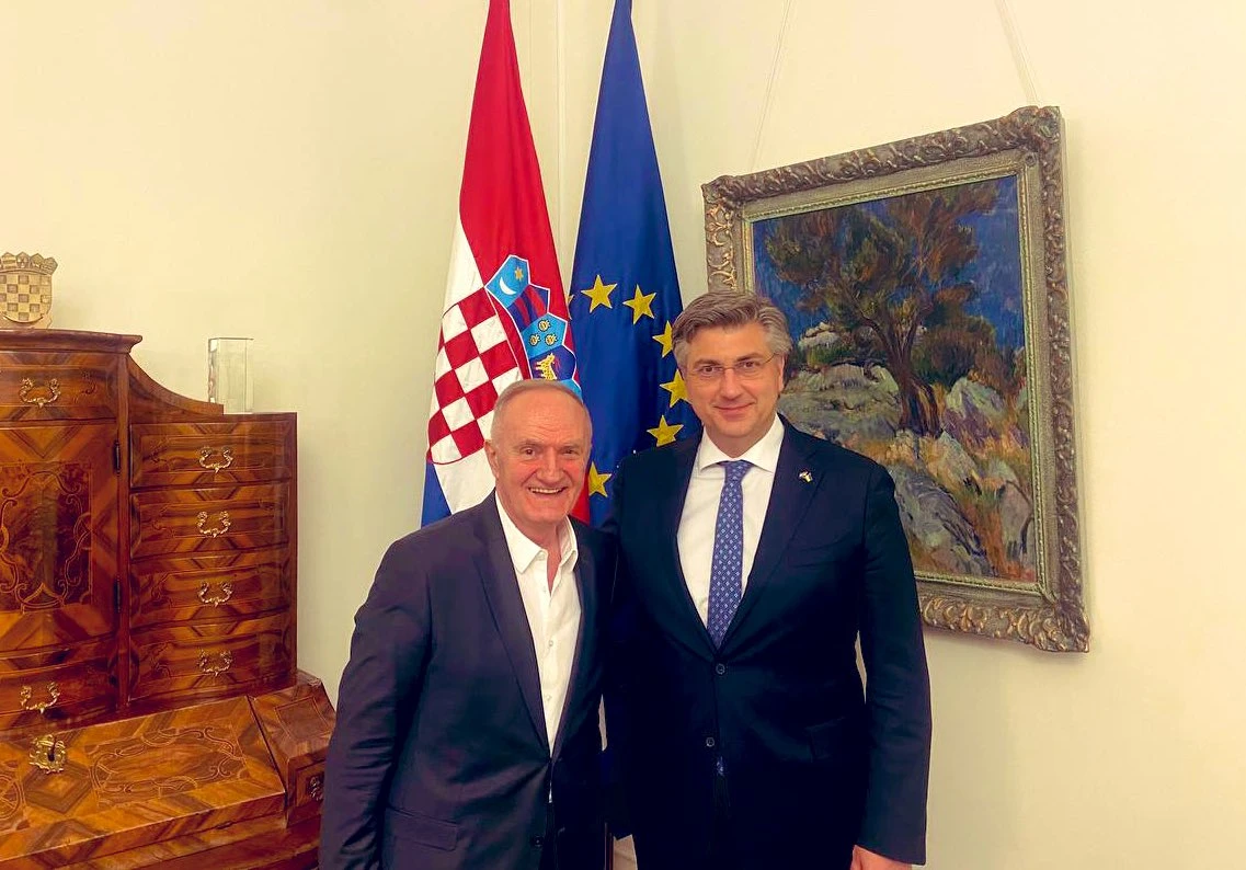 Plenković ponosno pozirao sa legendarnim hercegovačkim glazbenikom