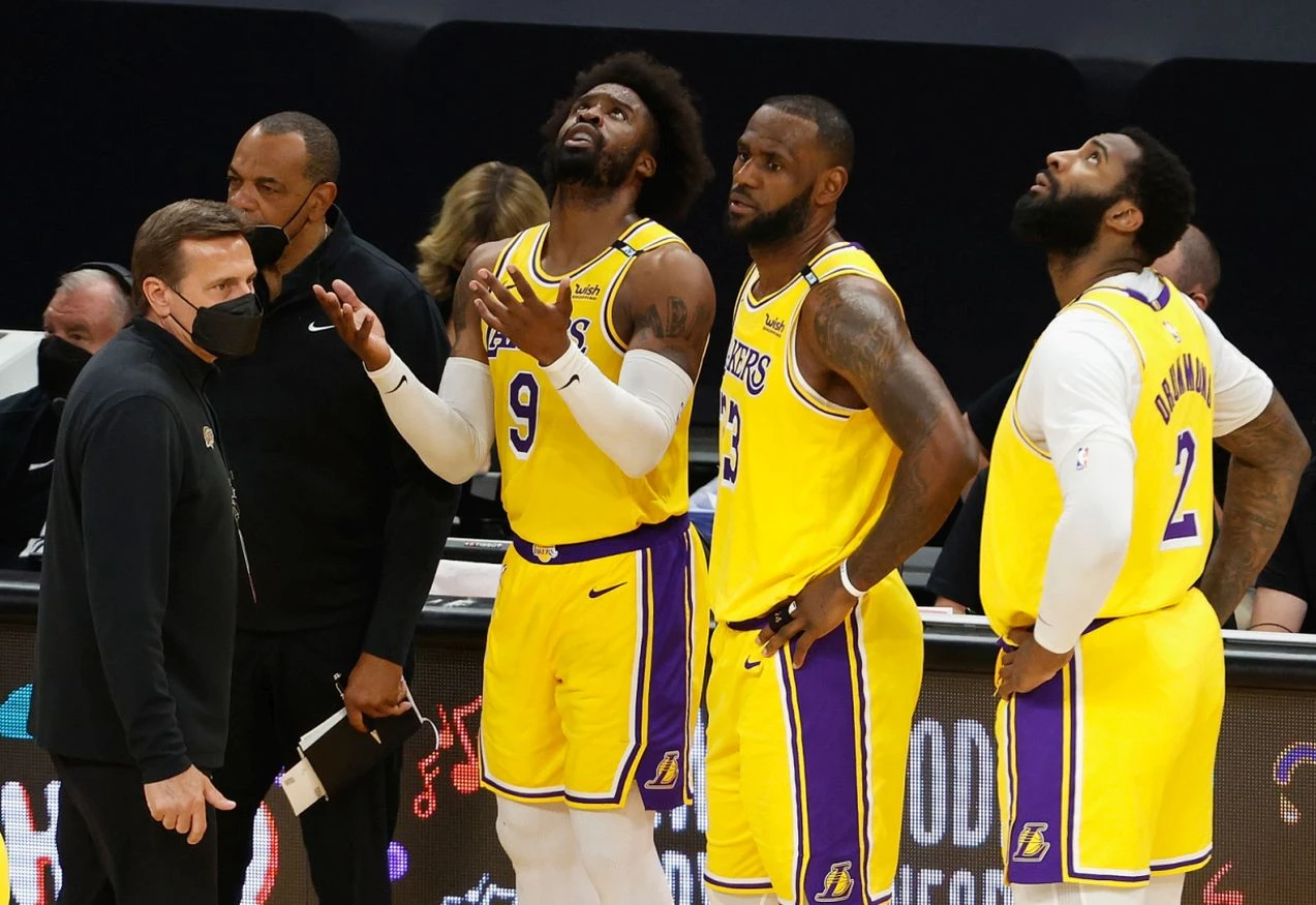 Lakersi bez play offa