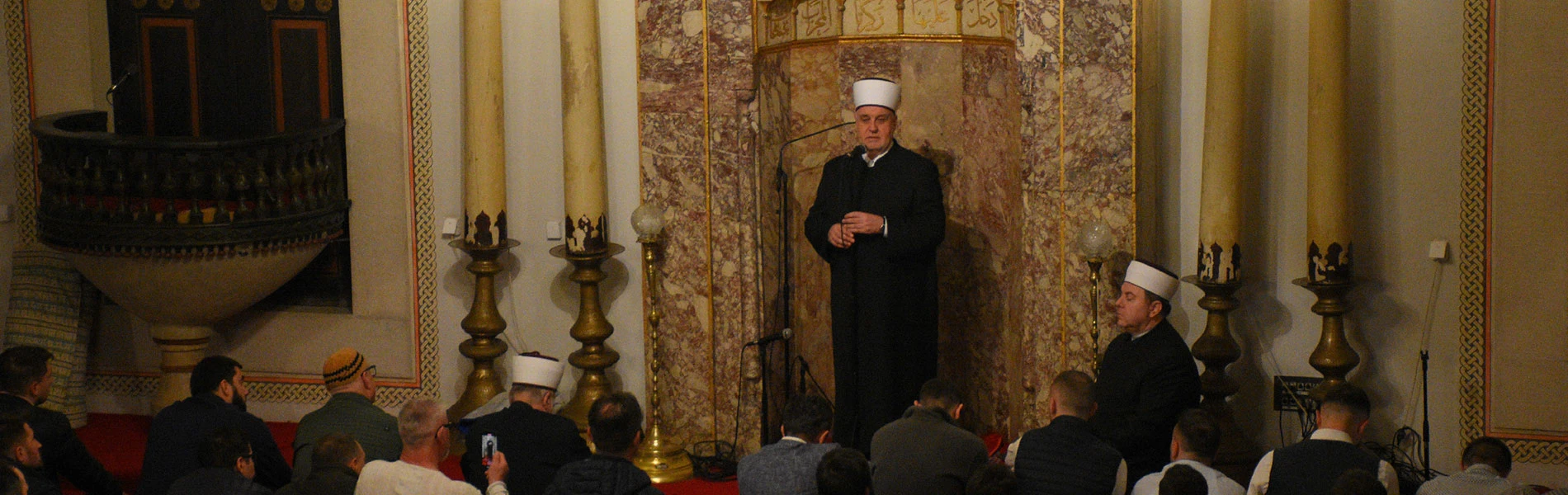 Muslimani na Balkanu klanjali prvi teravih-namaz 