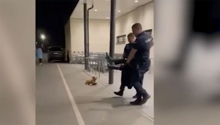 VIDEO | U Srbiji pijanog svećenika iznose iz Lidla 