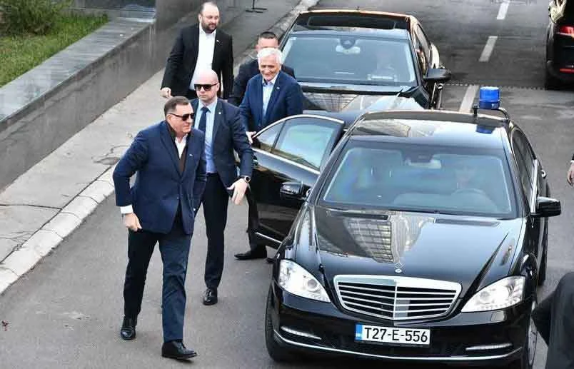 Dodik objasnio zašto se Sarajevom vozi u blindiranom autu