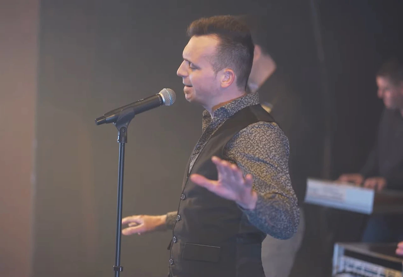 Dario Šunjić & Party Band 'odjenuli' u novo ruho hit Tonyja Cetinskog 