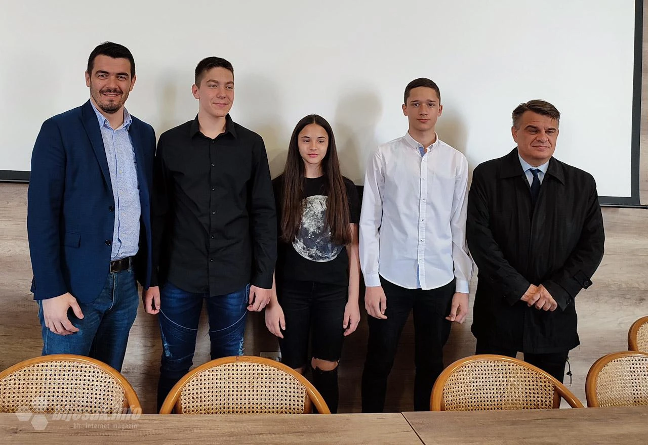 Mostar: Rukometni savez FBiH podijelio stipendije rukometašicama i rukometašima