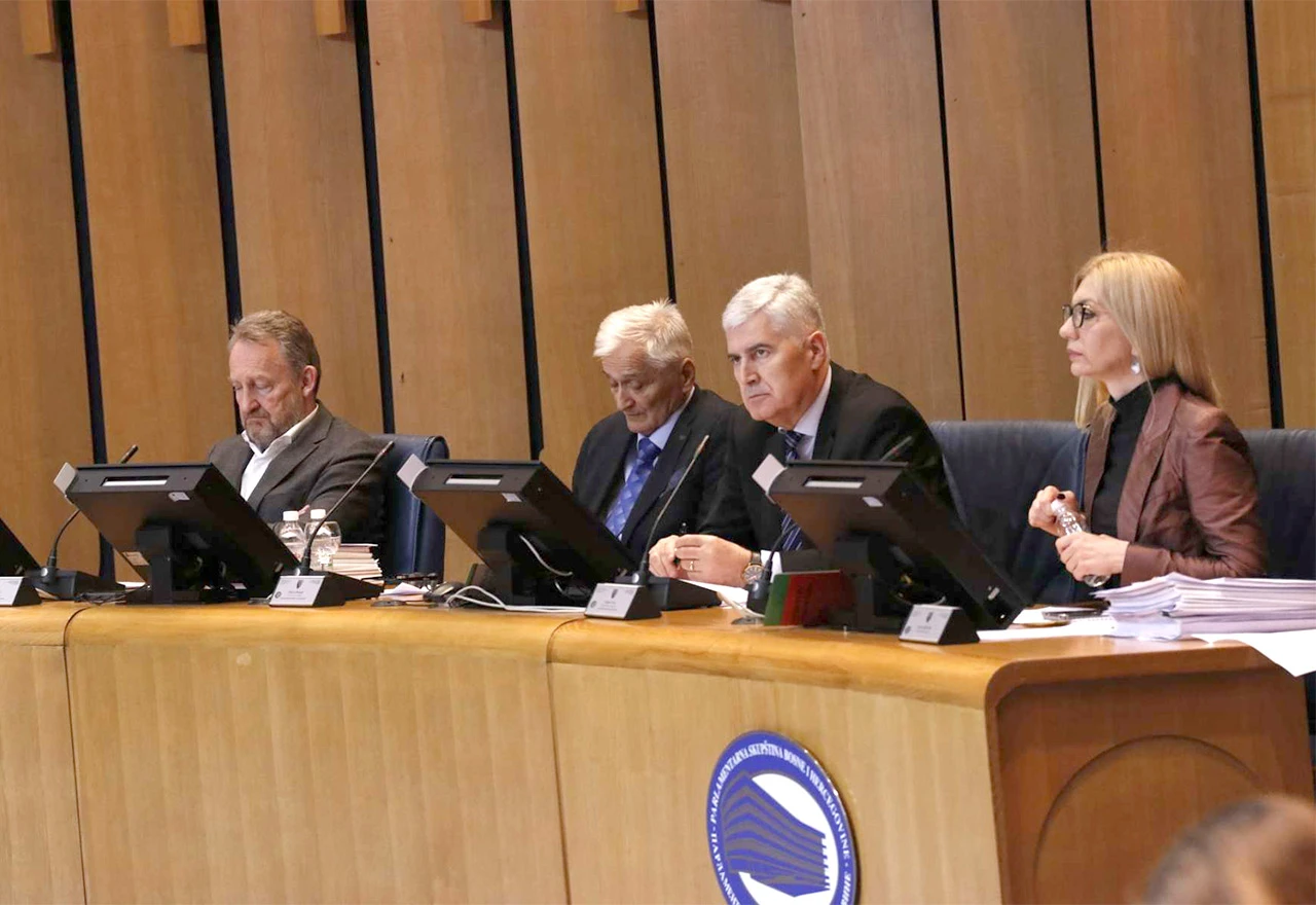 Dom naroda: Izbijanje zla, neslaganje o plaćama i složnost za ubrzano članstvo u EU