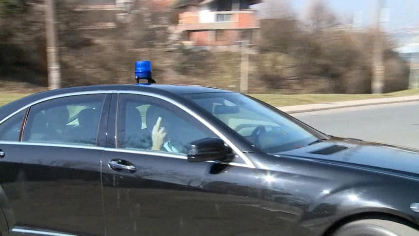 VIDEO | Dodik pojasnio kome je od novinara pokazao srednji prst, Gorica Dodik: To je malo što ste zaslužili!
