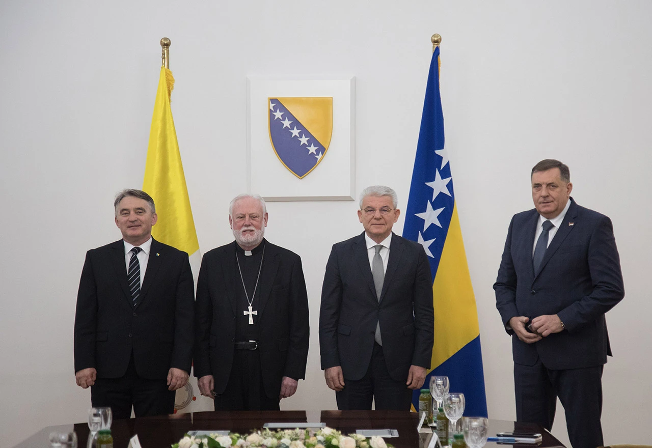 Papa Franjo prati BiH