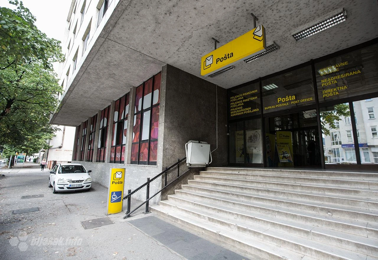 Djelatnici Hrvatske pošte Mostar najavili štrajk pred zgradom Uprave