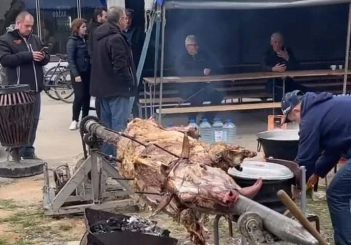Počastili volom sugrađane zbog natječaja za dodjelu državnog zemljišta po jednakim uvjetima