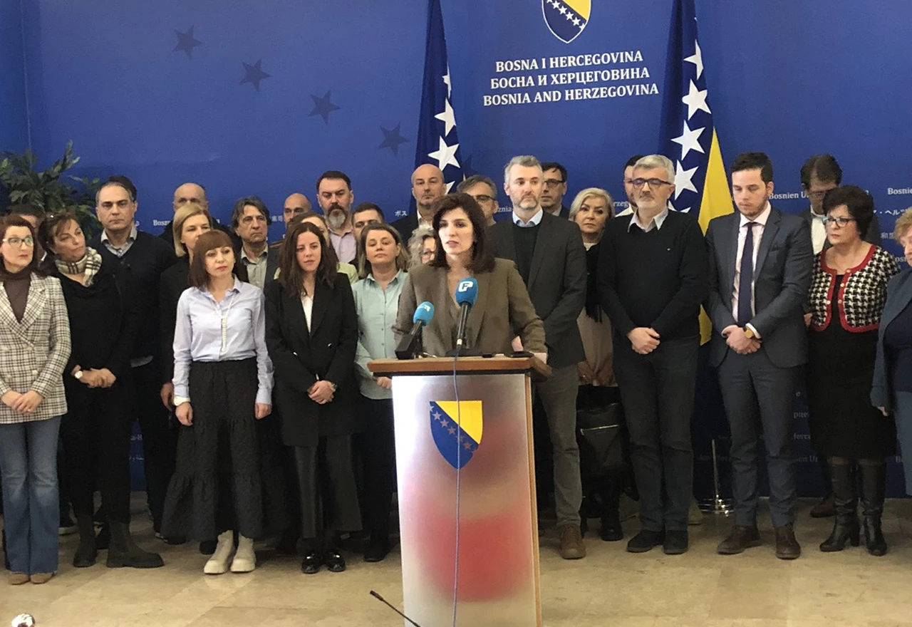 Naša stranka poziva EU da obustavi pregovore