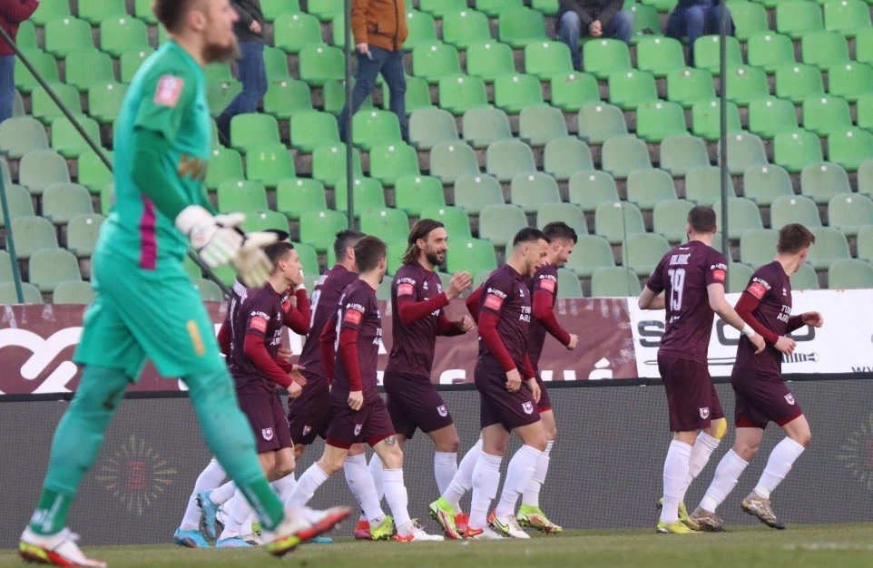 Sarajevo prvi polufinalist, Sloboda posve bezopasna