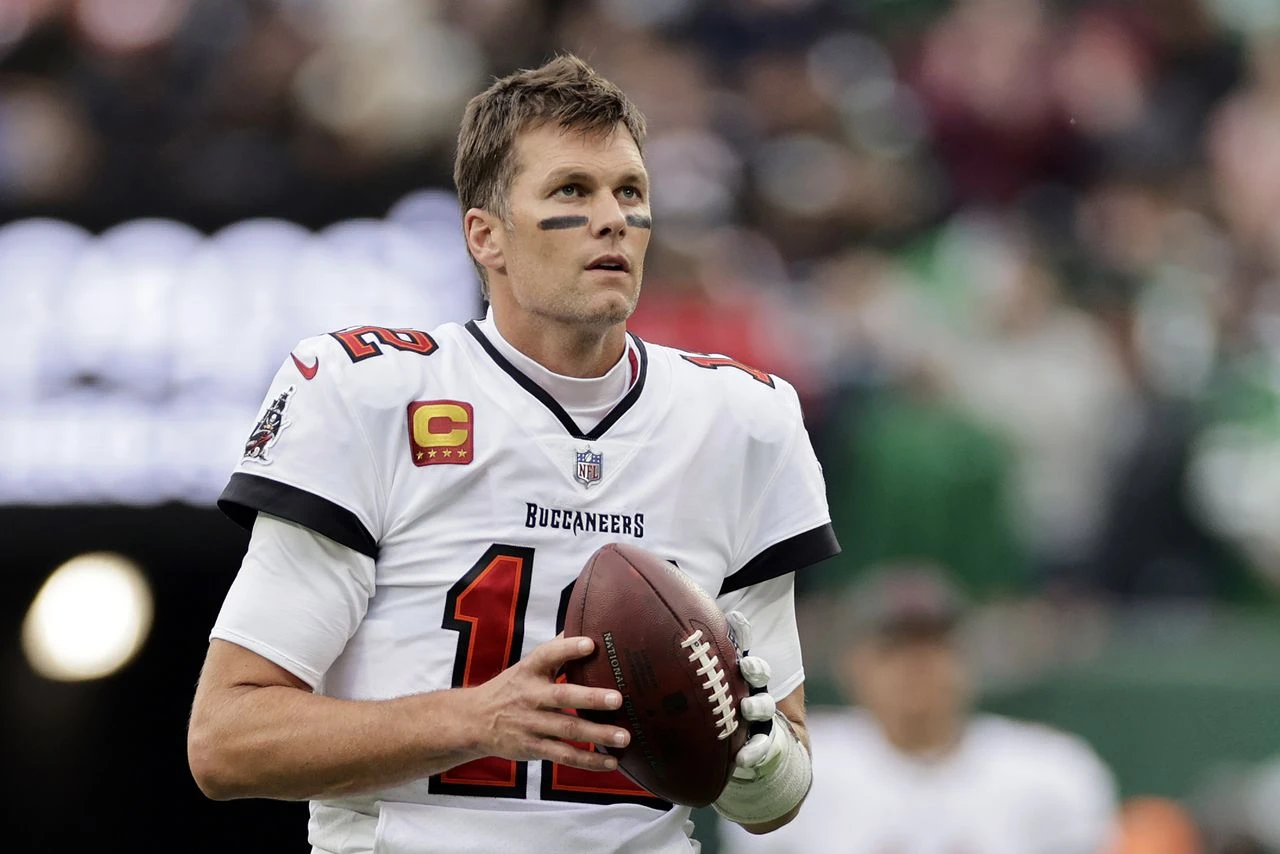 Kupio loptu sa poslijednje utakmice Tom Bradyja, a on se potom vratio iz mirovine