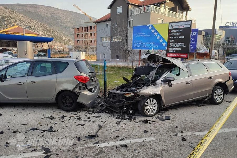 Mostar: U eksploziji oštećena dva automobila