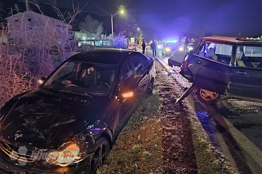 Dvije osobe ozlijeđene u sudaru Audija i dva Mercedesa u Vrapčićima