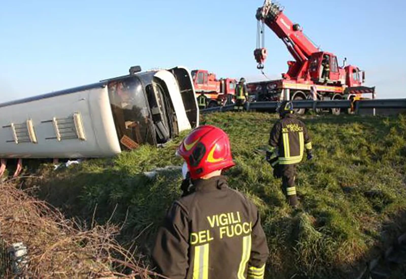 Prevrnuo se autobus s izbjeglicama, jedna osoba smrtno stradala 