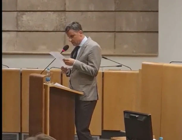 VIDEO | Novalić uspoređuje cijene: Jaja 3,10 KM, fileti 8,10, naranče nisu važne…