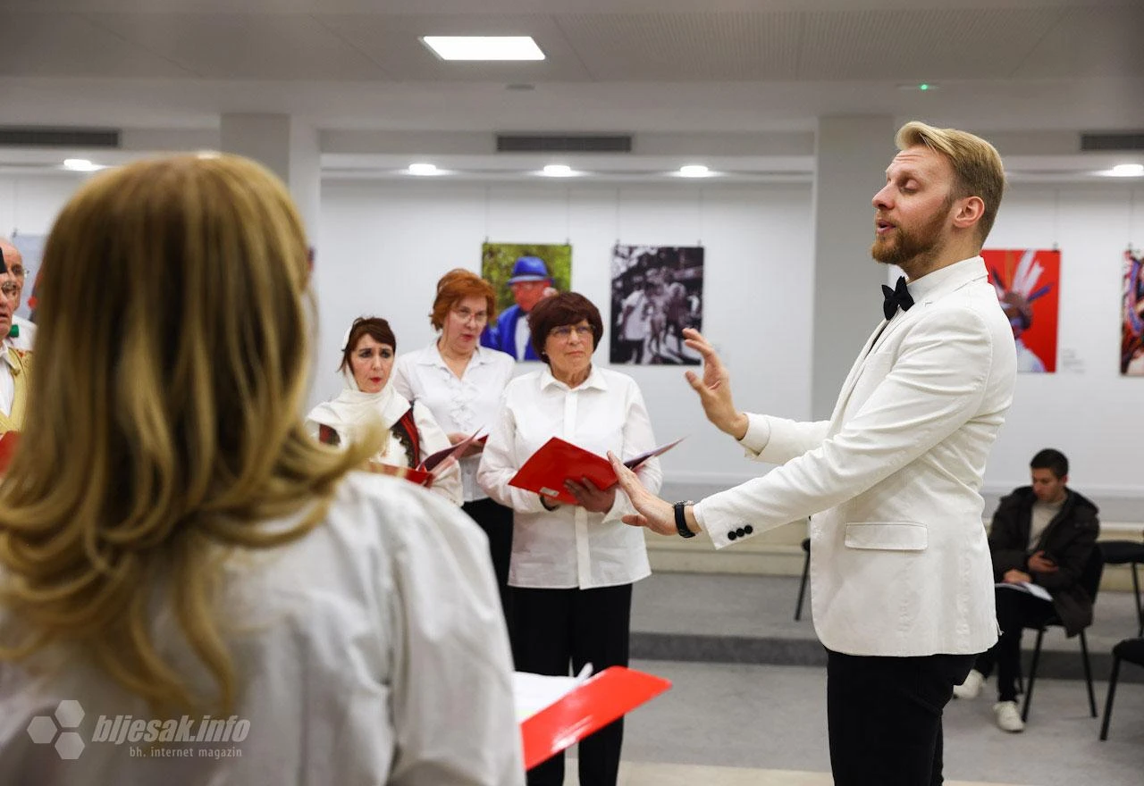 U Mostaru upriličena revija narodnih nošnji nacionalnih manjina 