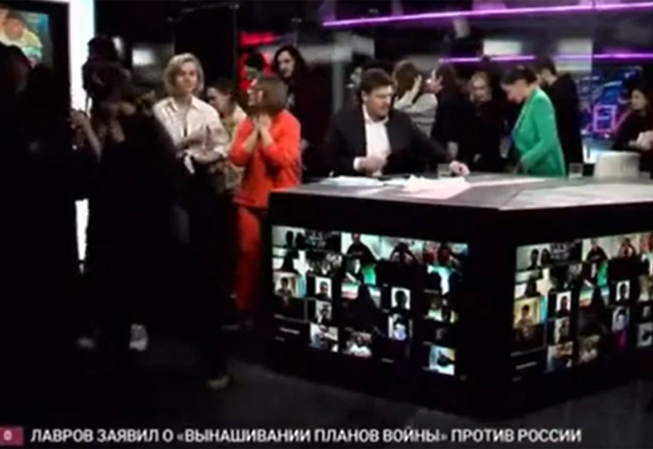 VIDEO: Ruski novinari rekli ''ne ratu'' i napustili studio