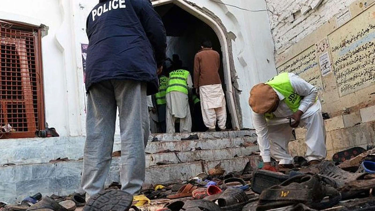 Broj žrtava napada u pakistanskoj džamiji veći od 50, ozlijeđenih 194