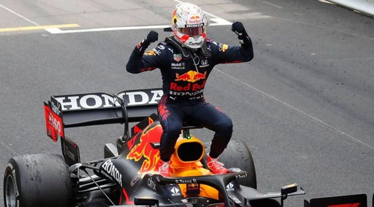 Verstappen u Red Bullu do kraja 2028.